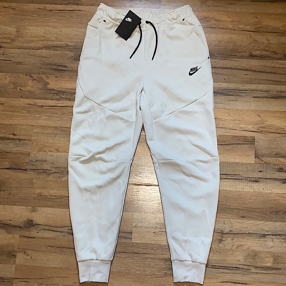 2017 Nike tech fleece joggers